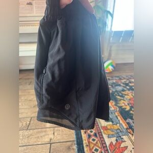 lululemon size 4, 4 inch inseam hottie hot shorts vguc